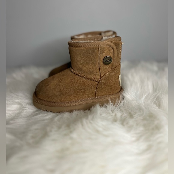UGG Other - UGG Jona Toddler Baby Suede Shearling TAN SIZE
6 Toddler